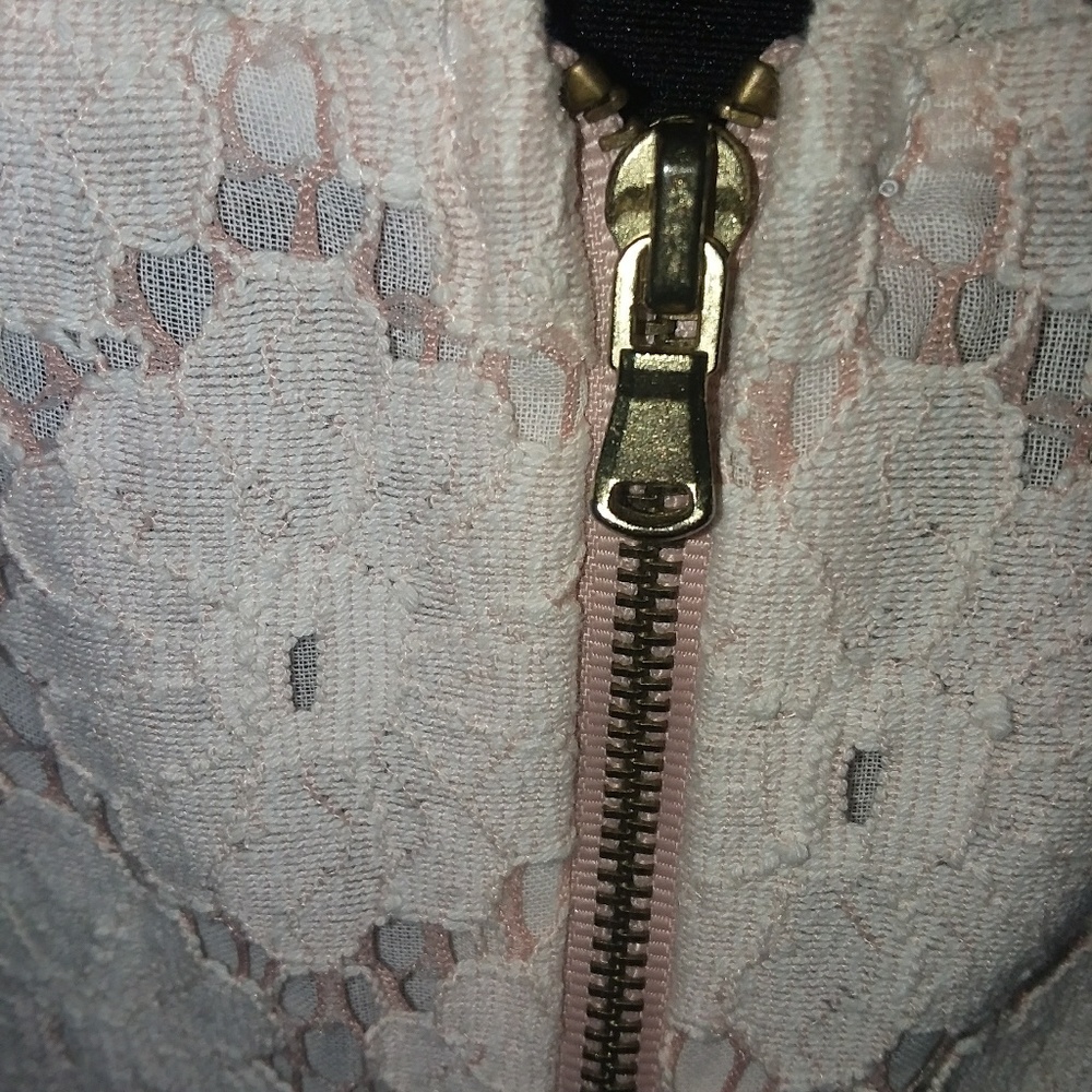 😁Julian Taylor New York Lace Dress - Picture 4 of 5